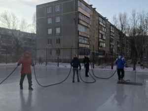 В Челябинске во дворах зальют более 70 бесплатных катков