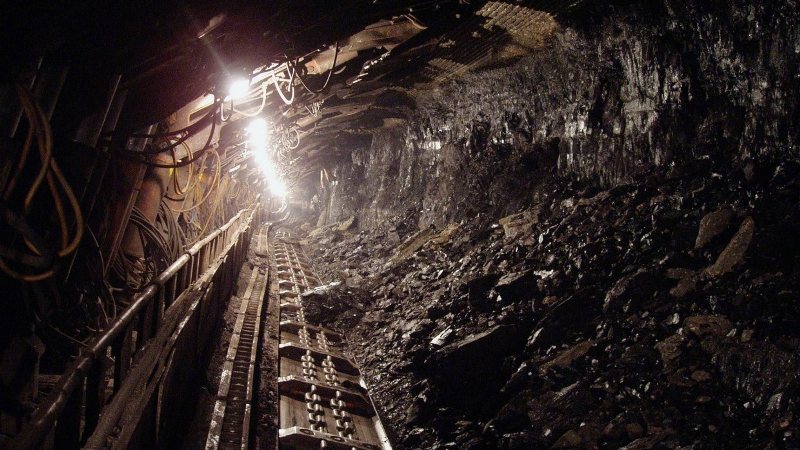 Девять горняков заблокированы при пожаре в шахте в Соликамске