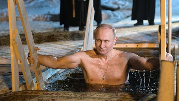 Президент Путин на Крещение окунулся в прорубь