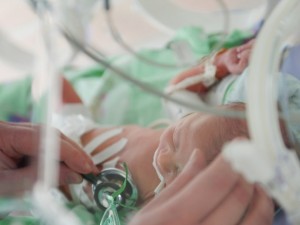 Врачи в Челябинске спасли жизнь двум новорожденным с пороком сердца