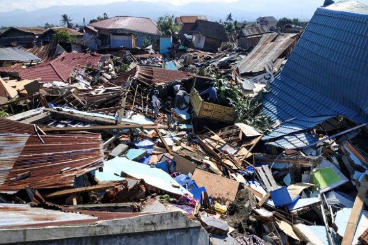 Жуткое цунами в Индонезии: 437 погибших и 14 тысяч человек раненых