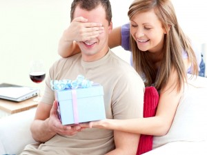 Список самых желанных мужчинами подарков на 23 февраля составил сервис Avito