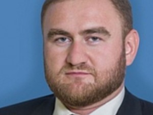 Сенатор Арашуков жалуется на условия в следственном изоляторе