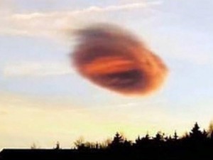 Сразу два оранжевых НЛО сфотографировали в Чехии