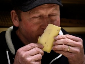 Под хип-хоп швейцарский сыр созрел с фруктовым вкусом