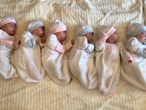 Женщина родила три пары близнецов за 9 минут