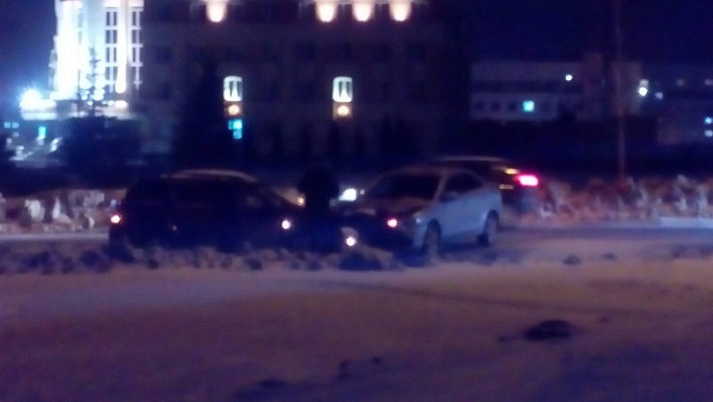 В Брянске на улице Войстроченко столкнулись две легковушки