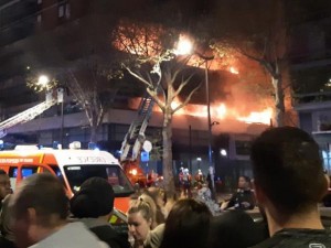 Мощный взрыв на пожаре в Париже попал на видео