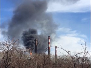 В Челябинске жители заметили возгорание на электродном заводе