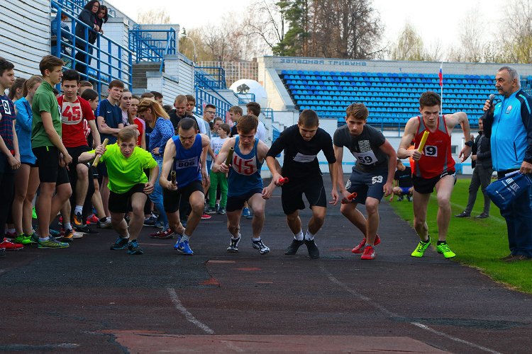 В Брянске прошла легкоатлетическая эстафета для школьников и студентов