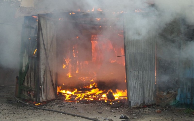 В Бежицком районе Брянска сгорел частный гараж