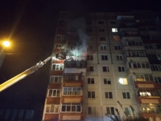 В Брянске из горящей квартиры спасли 10 человек