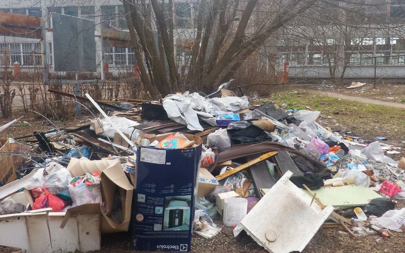 В Брянске ликвидировали стихийную свалку на улице Севской