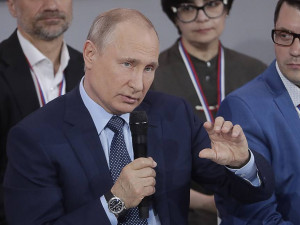 Путин рассказал, как носил на руках соседку на пятый этаж