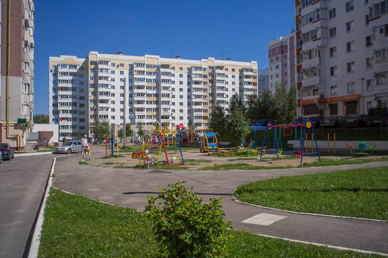 На улице Романа Брянского обещают новые зеленые зоны и детские площадки