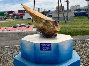 Спасатель МЧС раскрасил памятник метеориту в Чебаркуле
