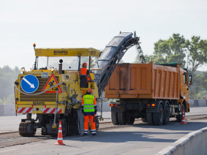 Активный ремонт дорог в Челябинске начался в разгар лета