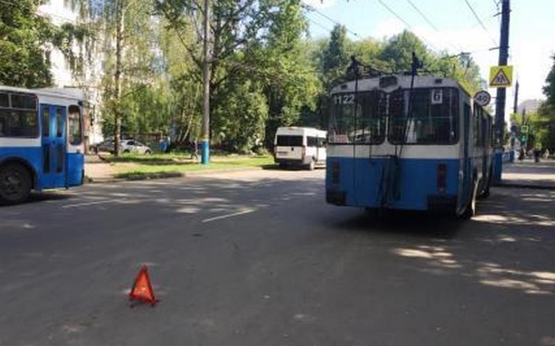 В Брянске в троллейбусе покалечилась 79-летняя пассажирка