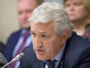 Он голосовал за повышение пенсионного возраста. Депутат Леонид Огуль