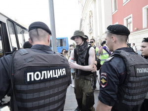 «Допускай»: скандируют москвичи, собравшиеся возле мэрии Москвы