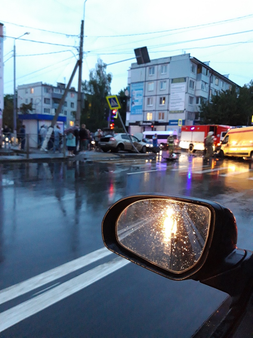 Машина "Скорой помощи" столкнулись в Брянске с легковым автомобилем