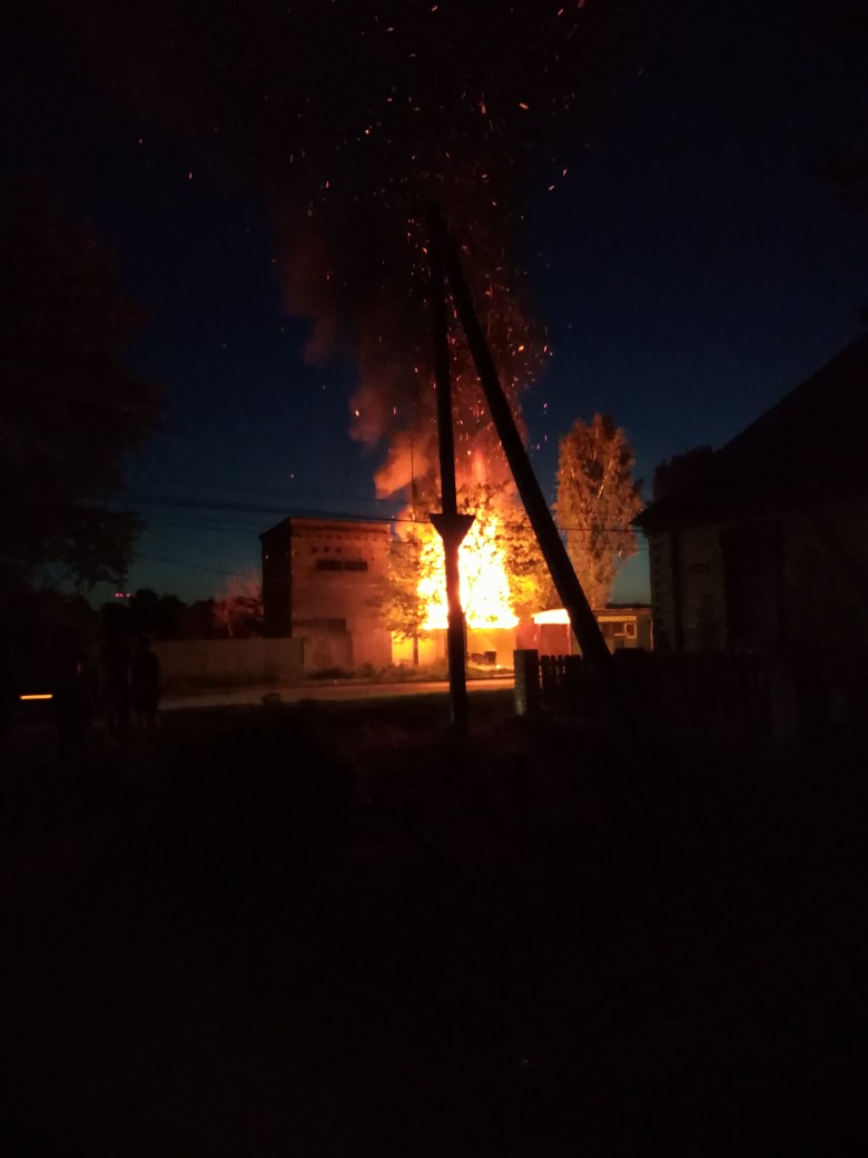 В Фокинском районе Брянска в пятницу вечером тушили сильный пожар