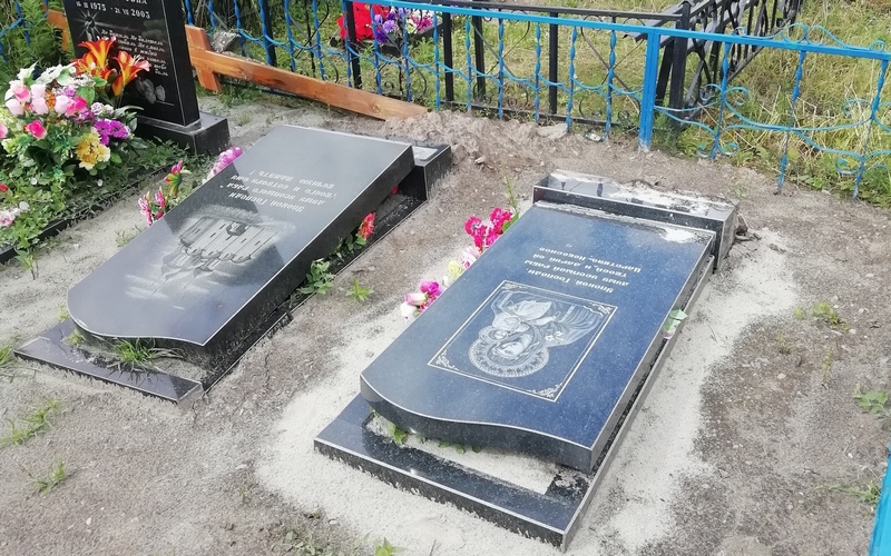 Ветер или вандалы: на Центральном кладбище Брянска заметили поваленные памятники