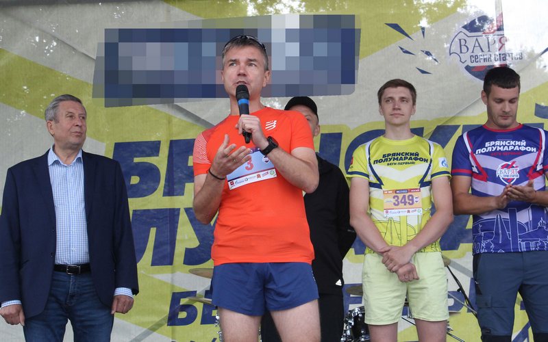 На полумарафон в Брянск прибыл депутат Госдумы Евгений Ревенко