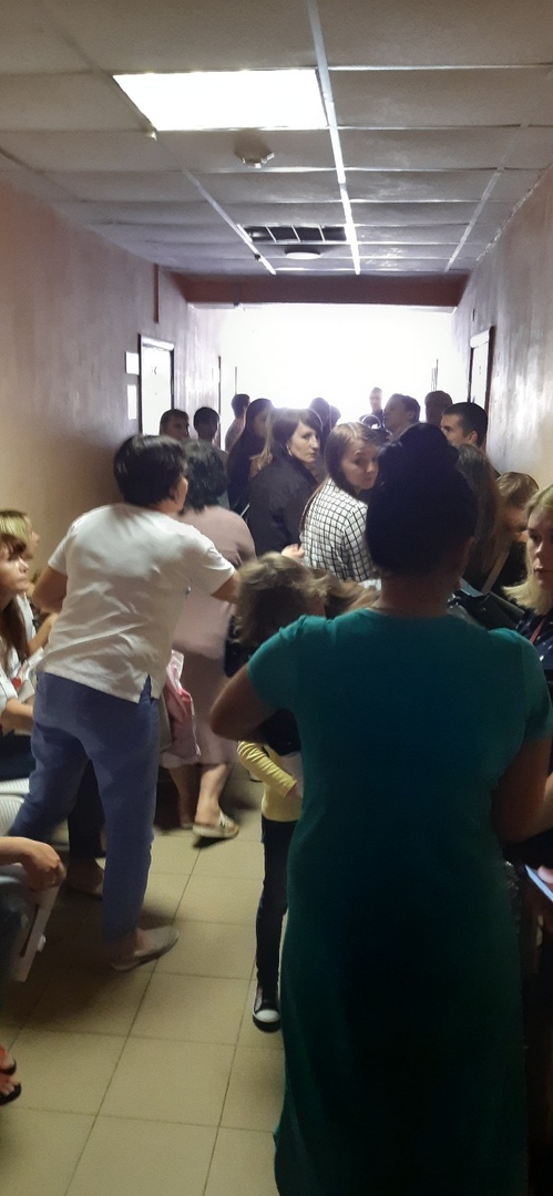 На жуткие очереди во второй детской поликлинике Брянска жалуются в социальных сетях