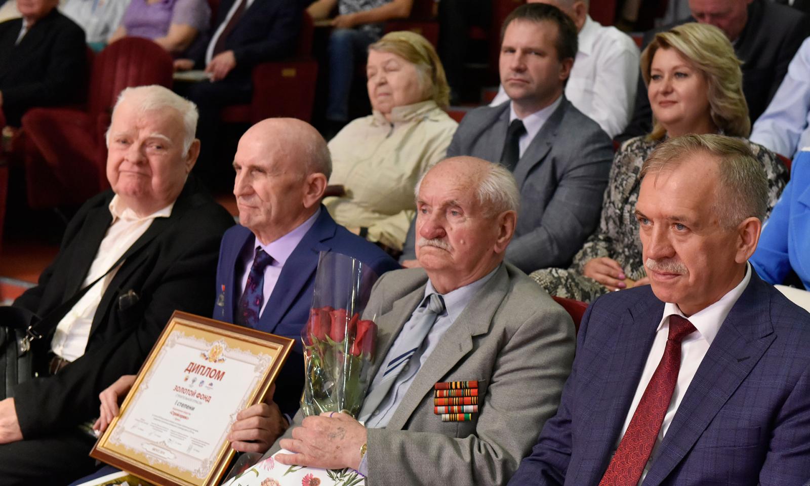 Строителям Брянской области вручили награды