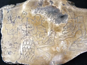 Археолог раскопал древние камни, на которых изображены летающие корабли и «люди с неба»