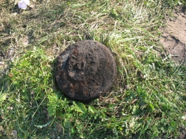 В Севском районе сегодня нашли минометную мину и гранату Ф-1
