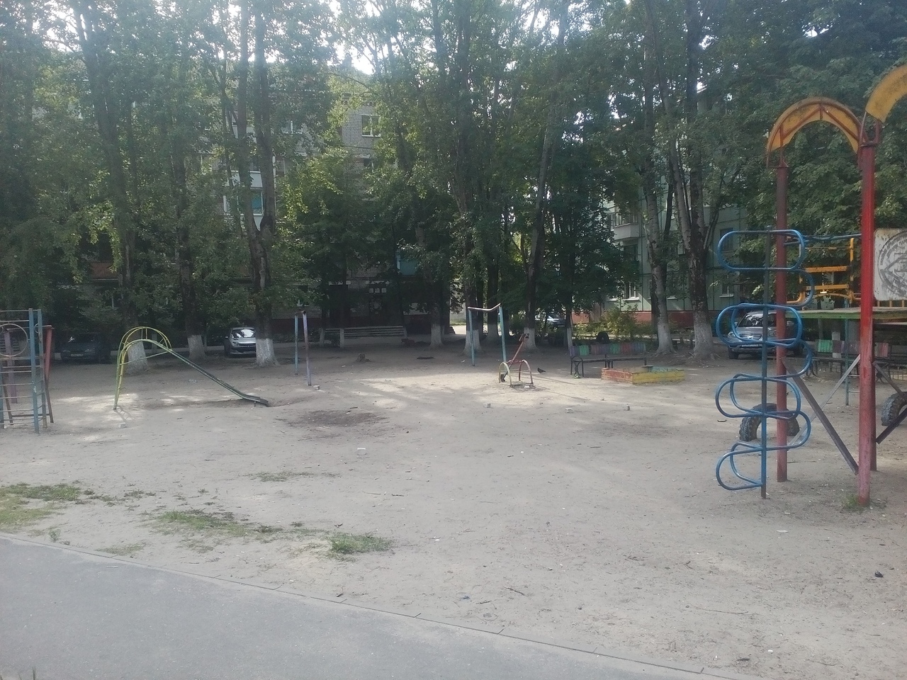 В Брянске пожаловались на двор по улице Клинцовской