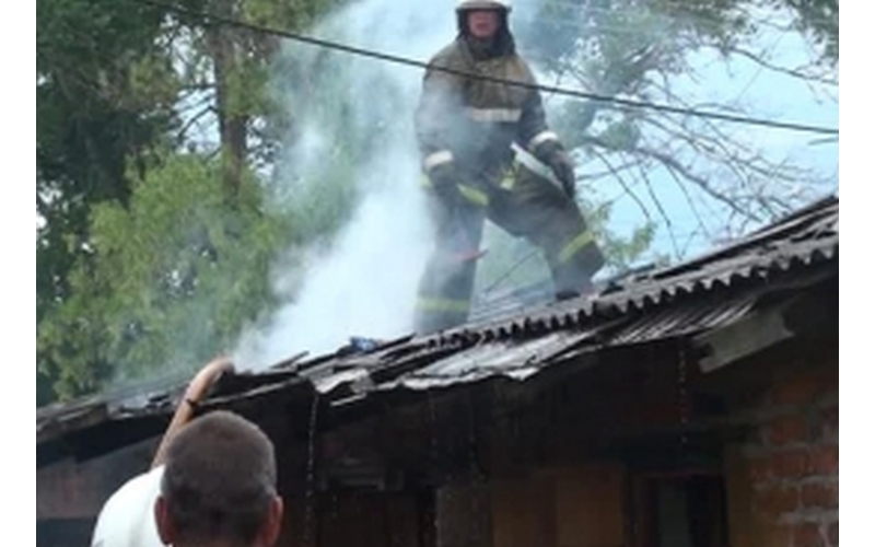 В районе «Аэропарка» в Брянске сгорела дача