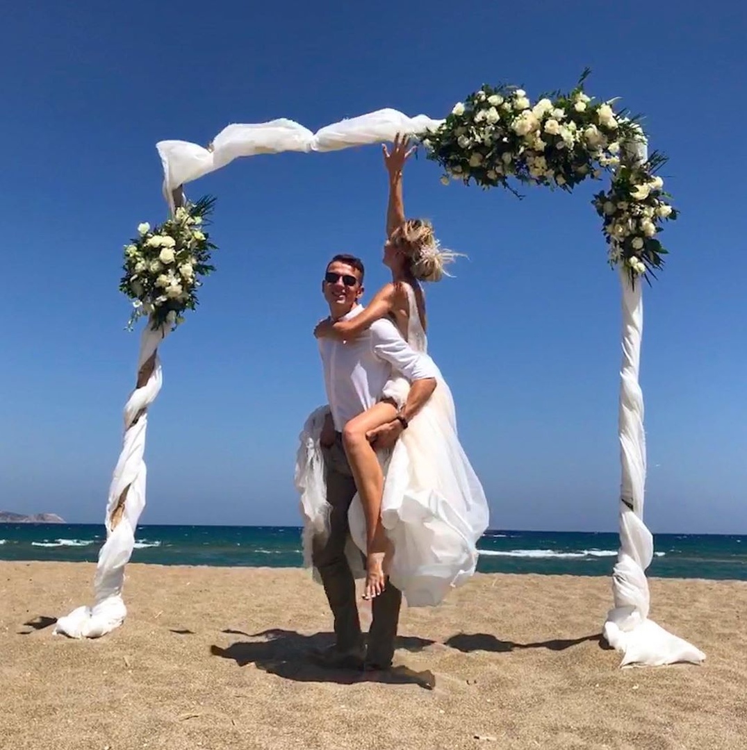 Брянский легкоатлет Илья Иванюк сыграл свадьбу в Греции