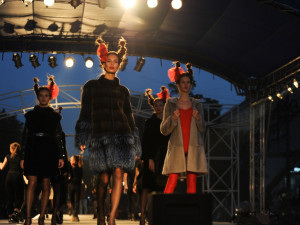 Парад моды в Челябинске представил осенние и зимние коллекции модных домов