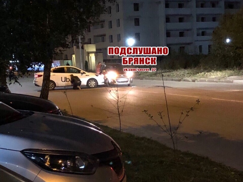 В Брянске водитель после ДТП решил «замаскировать» машину такси