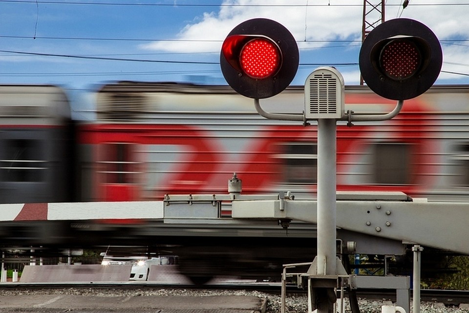 В Брянске ограничат движение на железнодорожном переезде