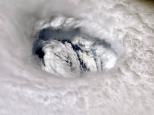 Глаз урагана «Дориан» разглядел из космоса американский астронавт