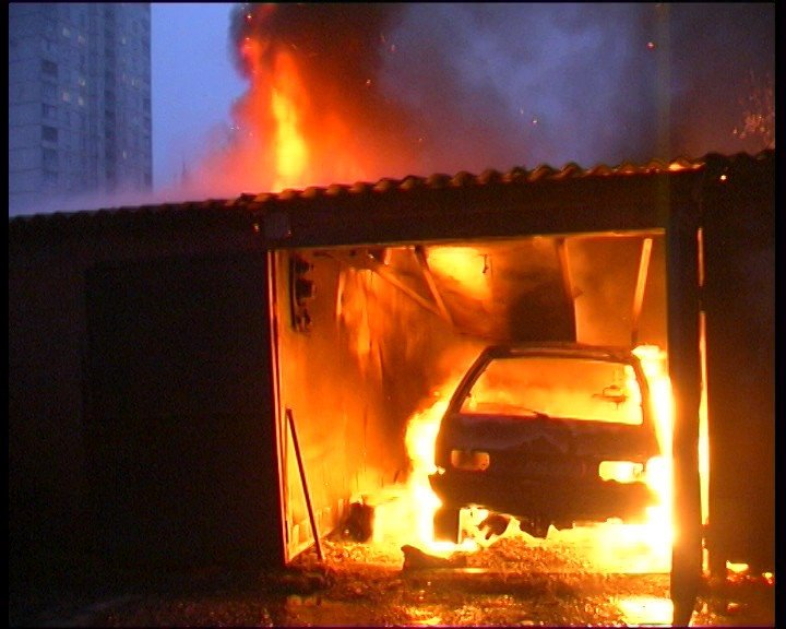 В Бежицком районе Брянска сгорел гараж