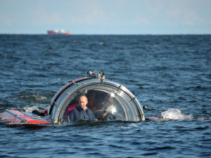Подводное минное поле обнаружили перед погружением Путина на дно Балтийского моря