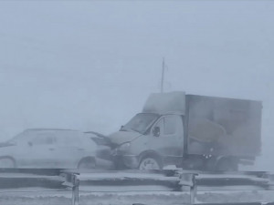 Восемь автомобилей столкнулось в метель на дороге из Южноуральска в Магнитогорск
