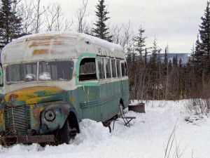 Автобус в глуши Аляски стал источником нескольких смертей и многочисленных спасений