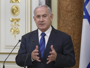 Нетаньяху призвал израильтян прекратить пожимать друг другу руки