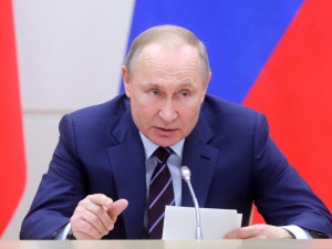 Нерабочие дни продлевают до 30 апреля, заявил Путин