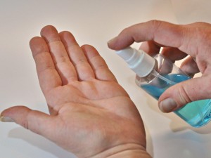 Правильное использование антисептиков не приведет к заражению коронавирусом