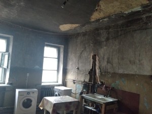 На ребенка обрушился потолок жилого дома в Челябинской области
