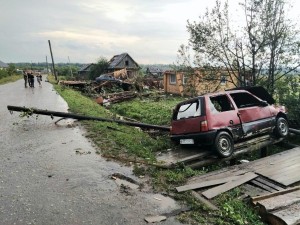 Смерч в Кировской области разрушил дома, убил животных