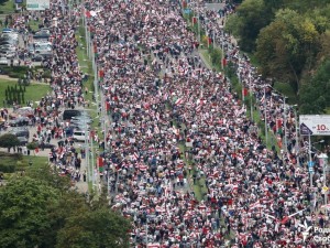 Забор с посланиями оставили после себя протестующие в Беларуси