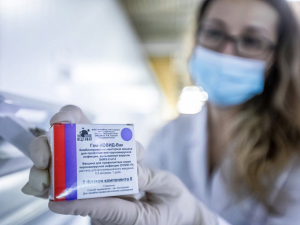 Трем тысячам медиков и учителей в Челябинской области поставят прививки от коронавируса в этом году